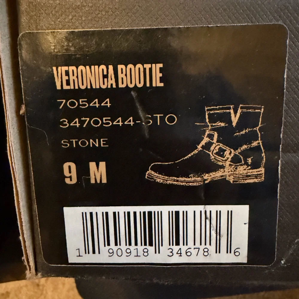 Frye Veronica Bootie - Stone - Size 9B - Brown Leather Ankle Boots with Buckles - Picture 6 of 6